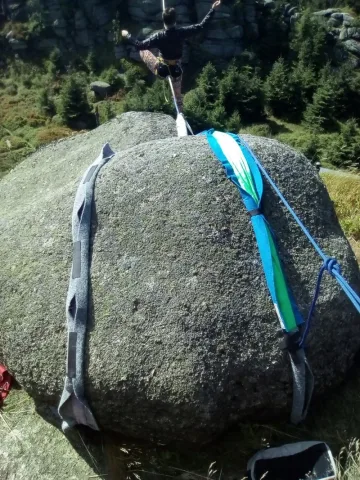 Kotvení na straně u kříže