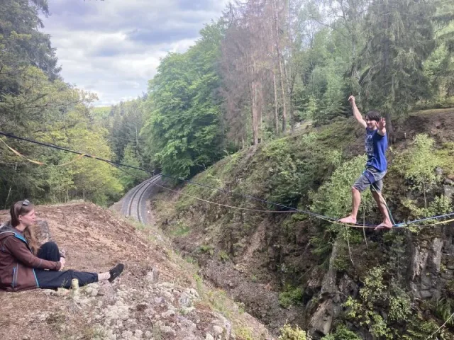 Zamávej strojvedoucímu