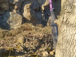 Strom "o patro níž" na východní straně