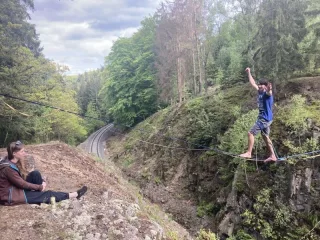 Zamávej strojvedoucímu